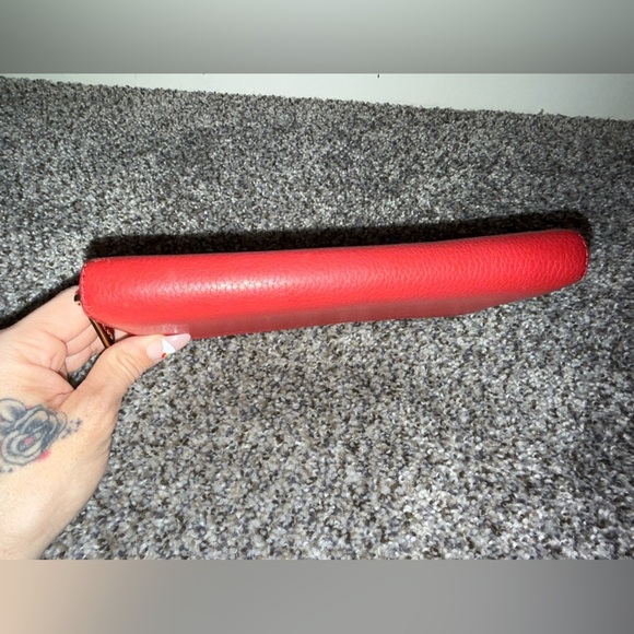 Michael Kors red leather zip around wallet - Picture 2 of 11